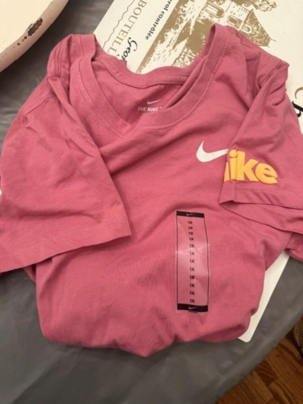 Ladies Nike short sleeve t-shirt NWT